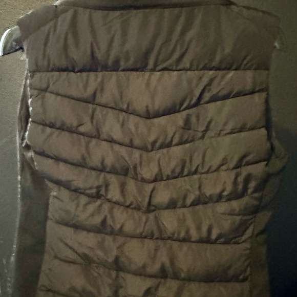 Women's YMI Black Puffer Vest with Faux Fur Hood sized Medium - Picture 5 of 10